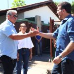 Daniel Soranz cumprimenta Gean Marcos (MDB), de São José de Ubá: secretário de Saúde de Eduardo Paes (PSD) rodou o Noroeste Fluminense no fim de semana