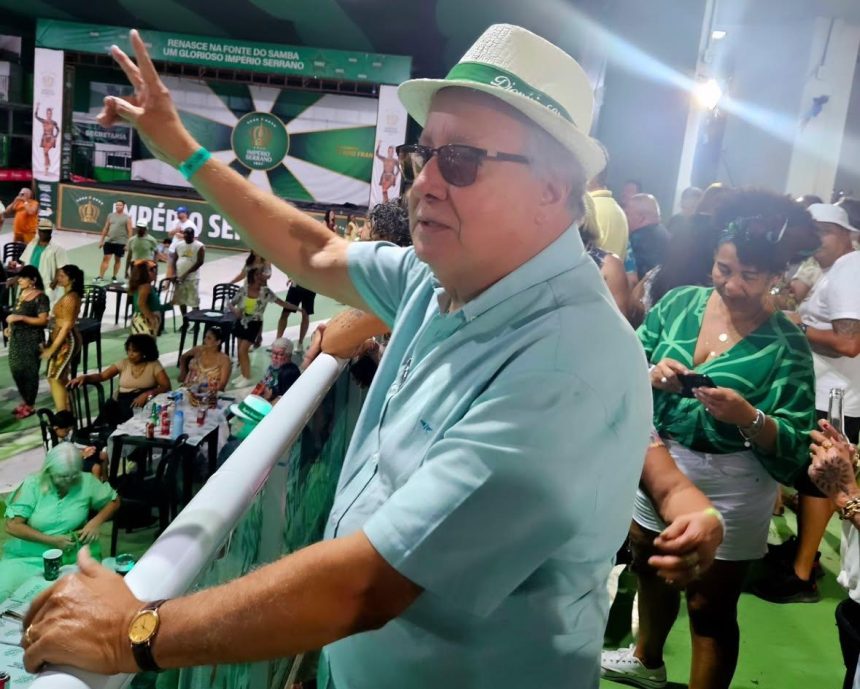 O carnavalesco deputado Dionísio Lins vai ter que disputar o voto do mundo do samba com o neto de Luizinho Drumond, João Felipe Drumond, diretor da Liesa: daí a tentativa de levar mais três escolas da Série Ouro para o Grupo Especial