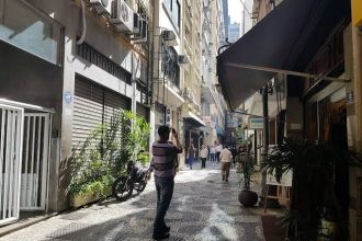 A Travessa do Ouvidor, ponto turístico no Centro do Rio, tem um dos imóveis desapropriados pelo prefeito Eduardo Paes nesta terça-feira (26): requalificação de áreas históricas da cidade
