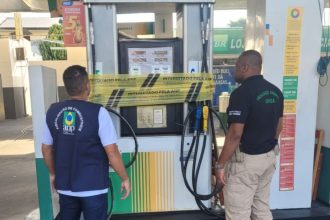 ANP interdita postos irregulares no Rio e apreende 60 mil litros de combustíveis