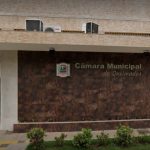Câmara de Queimados aprova aumento de 60% na taxa de iluminação pública