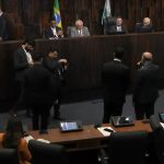 Colégio de líderes da Alerj vai discutir na segunda pacotão tributário e de segurança de Castro