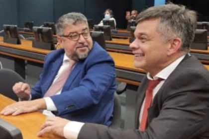 Washington Quaquá e Dimas Gadelha, ambos do PT do Rio, são os autores do projeto dos royalties solidários, que passou pela Comissão de Tributação e Finanças nesta quarta-feira (27)