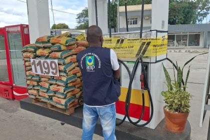Postos irregulares são interditados pela ANP em Niterói e São Gonçalo; 84 mil litros de combustíveis foram apreendidos