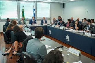 Alerj: comissão aprova constitucionalidade de proposta que prevê uso de royalties do Rioprevidência para pagar dívidas com a União