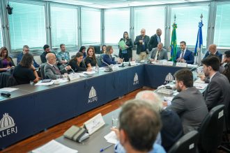 CCJ da Alerj aprova novo Refis de Castro para descontos em dívidas do estado