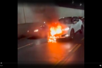 Carro pega fogo no túnel Rebouças