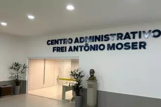 Criminosos armados invadem centro administrativo da Prefeitura de Petrópolis