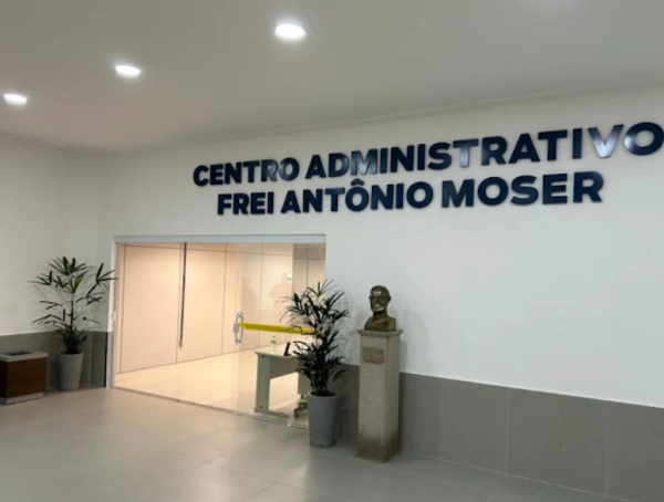 Criminosos armados invadem centro administrativo da Prefeitura de Petrópolis