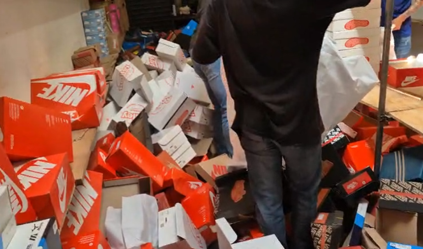 Estabelecimento é interditado no Saara com mais de R$ 500 mil em calçados falsificados; veja o vídeo