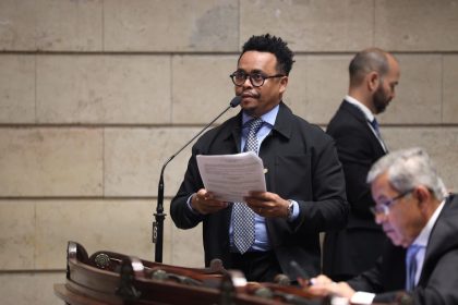 O vereador Rafael Satiê, do PL, protocolou um projeto de resolução para criar o Diploma Charlie Kirk de Liderança e Defesa dos Valores Conservadores e Republicanos