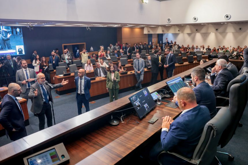Pacote de Castro para a Polícia Civil recebe quase 500 emendas e sai de pauta na Alerj