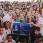 O secretário de Educação, Renan Ferreirinha, em inauguração com a presença do colega da Defesa do Consumidor, João Pires: vereadores reclamam a falta de convite