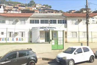 Creche é invadida por criminosos em Vicente de Carvalho; cadela é atingida por tiro