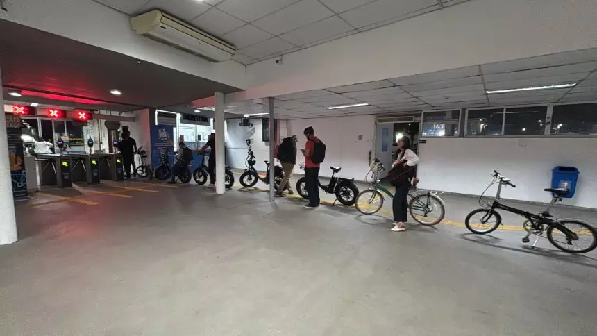 A fila tá grande! Ciclistas denunciam transtornos e redução de bicicletas autorizadas nas embarcações
