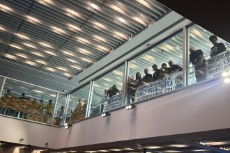 Integrantes da Polícia Civil lotam plenário da Alerj para audiência sobre pacote de reestruturação do órgão