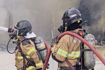 Bombeiros controlam incêndio em loja do Amigão, na Freguesia, depois de 27 horas de trabalho