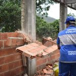 Quatro imóveis em área de preservação ambiental são demolidos na Rocinha