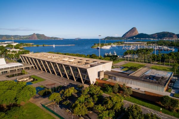 Bora lá: dos 80 anos da Feira de São Cristóvão ao teatro em Niterói, um rolé pelo Rio 62 MAM SEDE e1758312604212