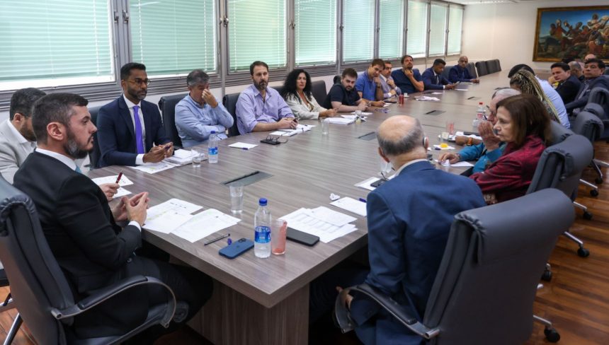 O colégio de líderes da Alerj nesta segunda-feira (01), estabeleceu o calendário de votação dos projetos enviados pelo governador Cláudio Castro: o do Refis ficou para o dia 17