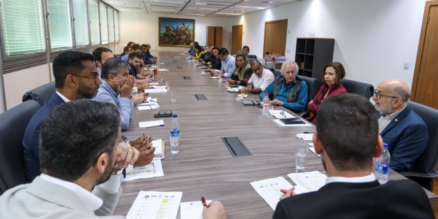 O colégio de líderes da Alerj desta segunda-feira (01) decidiu programar para o dia 17 a análise dos projetos mais delicados enviados pelo governo, os que tratam das questões tributárias