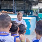 Visita de estudantes ao galpão de coleta seletiva em Mesquita: gestão adequada dos resíduos ajudou a cidade a atingir o topo do ranking do ICMS Verde