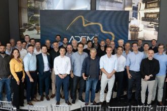 Dirigentes de empresas do mercado imobiliário elegeram o novo presidente da Ademi-RJ e comemoraram os resultados do primeiro semestre