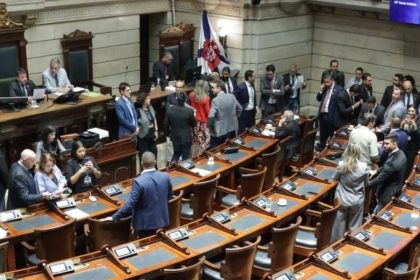 Livre dos vetos de Paes, Câmara vota hoje a criação do feriado de Corpus Christi e a proibição da venda de armas de gel 64 O plenário da Câmara do Rio na última terça-feira, quando foram votados os vetos de Paes: com a pauta livre, agora, voltam ao plenário os projetos de lei