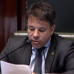 O presidente da Câmara, Carlo Caiado (PL), comanda a votação e a aprovação da doação de R$ 50 milhões à instalação do Super Centro de Saúde de Campo Grande