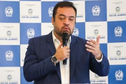 O governador Cláudio Castro (PL) desistiu de exonerar cinco secretários-deputados para que eles reassumissem seus postos na Alerj e votassem o pacotão de projetos do executivo