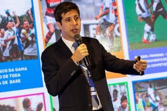 Rafael Picciani, mais caçado em campo que craque em jogo contra time argentino: a turma da Assembleia quer aproveitar que ele voltou para reassumir a vaga de TH Joias e quer indicar outro titular para a Secretaria de Esportes