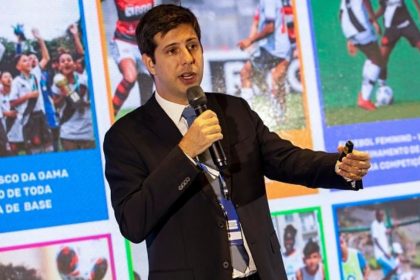 Rafael Picciani, mais caçado em campo que craque em jogo contra time argentino: a turma da Assembleia quer aproveitar que ele voltou para reassumir a vaga de TH Joias e quer indicar outro titular para a Secretaria de Esportes