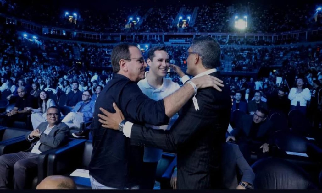 Castro e Paes assistem à Conferência do Destino Extraordinário, evento organizado por líder cristão com sete milhões de seguidores 62 WhatsApp Image 2025 09 07 at 10.58.56