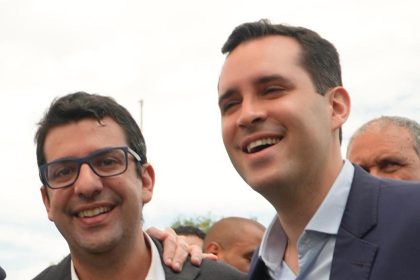 Os novos melhores amigos de infância: o secretário municipal de Administração, Marcelo Queiroz, e o vice-prefeito, Eduardo Cavaliere, estão cada vez mais próximos