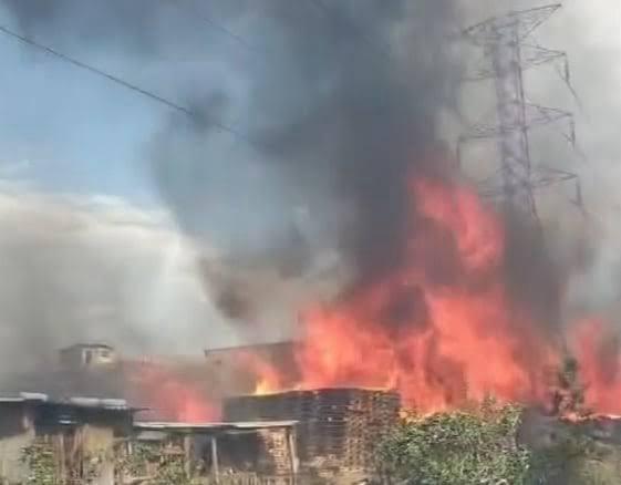 Incêndio em Irajá deixa um morto e para 11 estações do metrô
