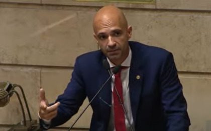 O líder do governo, Márcio Ribeiro (PSD). no comando da base: projeto do executivo que aumenta a taxa de iluminação pública foi aprovado, nas duas discussões, nas sessões extraordinárias desta terça-feira (09)