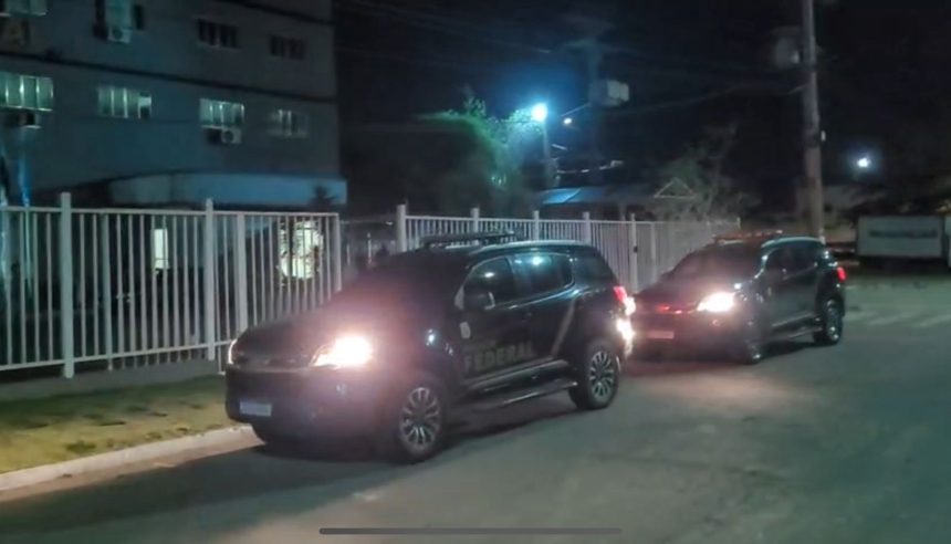 Polícia Federal nas ruas com mandados de busca e apreensão, na investigação de fraudes de uma OS da saúde com prefeituras do Rio