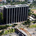 O Centro Administrativo São Sebastião está recebendo de volta os quatro secretários que votaram a favor do aumento da taxa de iluminação pública