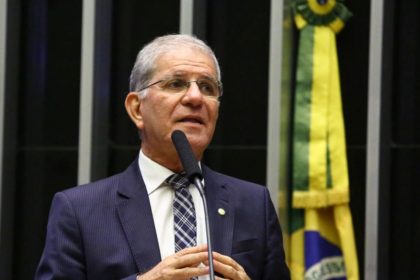 Chico D'Angelo, secretário-executivo da Agência Nacional de Saúde Suplementar (ANS) e ex-deputado federal, avisou ao presidente nacional do PDT, Carlos Lupi, que está deixando o partido
