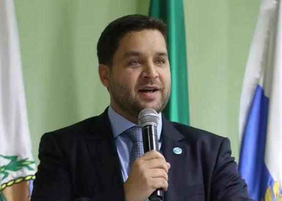 O conselheiro Thiago Pampolha suspende uma licitação da Secretaria estadual do Ambiente e Sustentabilidade, no valor de R$ 132,8 milhões