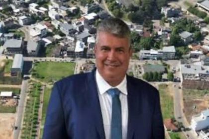 O prefeito de São José de Ubá, Gean Marcos (MDB), foi condenado, pela 2ª Vara de Itaperuna, por improbidade administrativa num esquema de superfaturamento em contrato de locação de tratores agrícolas