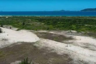 A área de proteção ambiental no Peró, em Cabo Frio: acórdãos da Justiça Federal mantém a proibição de construção de resort e responsabilizam Inea por omissão na fiscalização