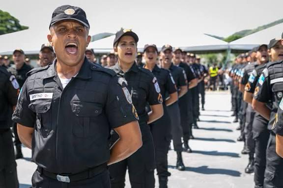 Polícia Militar do Rio vai ganhar reforço: governador Cláudio Castro autoriza dobrar o número de vagas no curso de formação de soldados, de duas para quatro mil