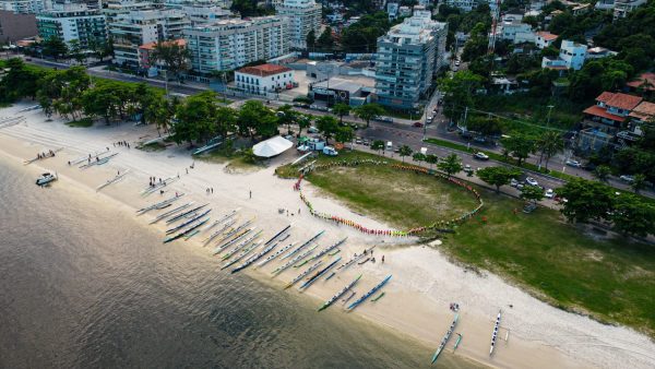 Charitas, em Niterói, é excluída do Projeto Orla e do Dia Mundial de Limpeza de Praias 47 A orla de Charitas, conhecida como "Maracanã das canoas havaianas", foi excluída do projeto da Prefeitura de Niterói, porque ainda está sob a responsabilidade da União