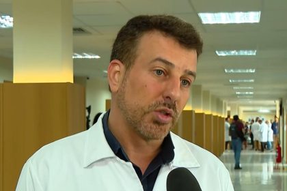 Chamado de 'mentiroso' pelo secretário de Segurança, Soranz comunica oficialmente ocupação de estacionamento de hospital por milicianos 62 O secretário de Saúde da Prefeitura do Rio, Daniel Soranz, ao denunciar, na manhã desta quinta-feira (18), o fechamento das unidades de saúde da cidade 516 vezes, só este ano, por causa da violência: secretário de Segurança, Victor Santos, chamou a declaração de mentira e irresponsável