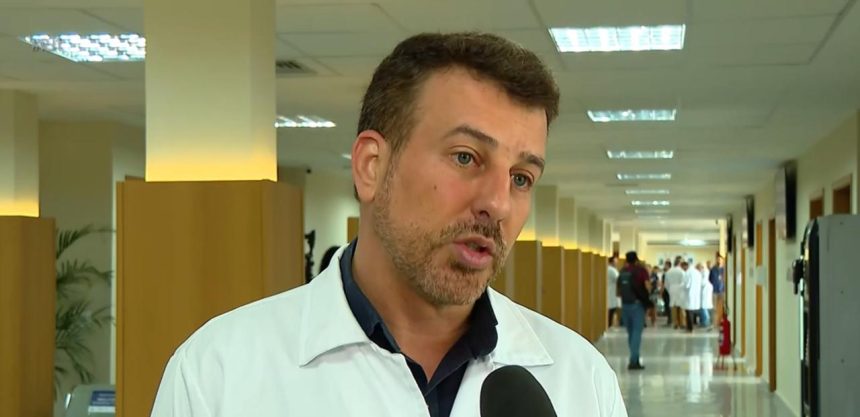 O secretário de Saúde da Prefeitura do Rio, Daniel Soranz, ao denunciar, na manhã desta quinta-feira (18), o fechamento das unidades de saúde da cidade 516 vezes, só este ano, por causa da violência: secretário de Segurança, Victor Santos, chamou a declaração de mentira e irresponsável