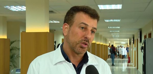 O secretário de Saúde da Prefeitura do Rio, Daniel Soranz, ao denunciar, na manhã desta quinta-feira (18), o fechamento das unidades de saúde da cidade 516 vezes, só este ano, por causa da violência: secretário de Segurança, Victor Santos, chamou a declaração de mentira e irresponsável