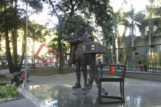 A Praça João Calvino, que será revitalizada pelo Museu do Botequim, e vai ganhar jardins, painéis interativos e roda de samba