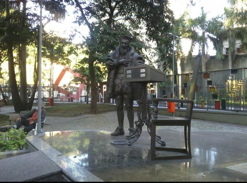 A Praça João Calvino, que será revitalizada pelo Museu do Botequim, e vai ganhar jardins, painéis interativos e roda de samba