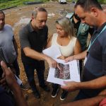 O prefeito Dudu Reina (PP) apresenta o projeto de construção de piscinões, contemplado pelo Novo PAC nesta quinta-feira (18)